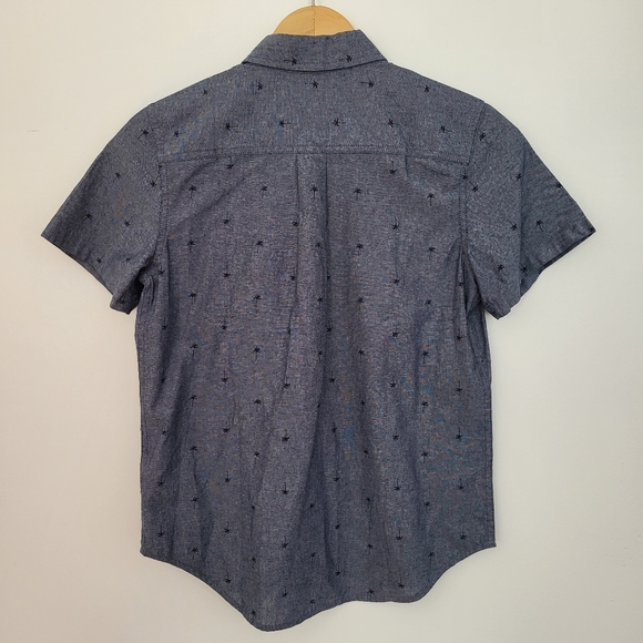 Amazon Essentials Boy's Button Down Short Sleeve Top - Picture 5 of 5